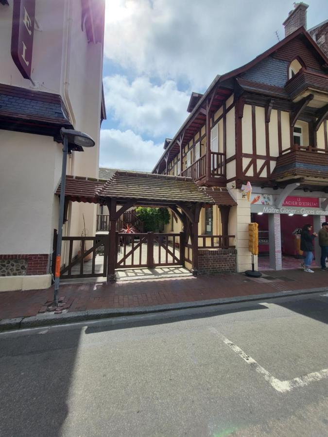 Chambres D'Hotes La Petite Salamandre Etretat Exterior photo